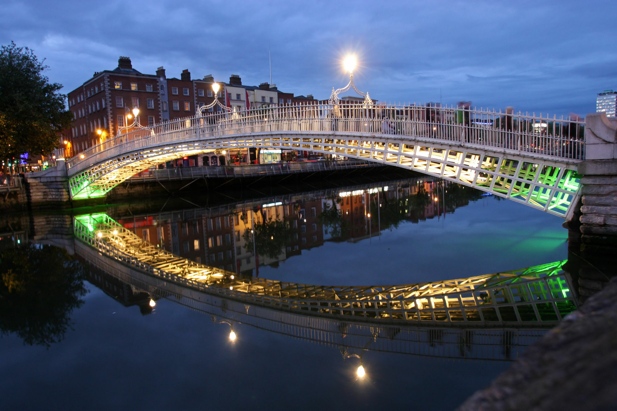Gallery Quay 2 Bed Apartment *
